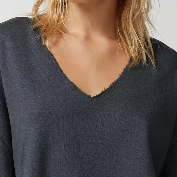NEW UO raw hem sweatshirt - Picture 4 of 8